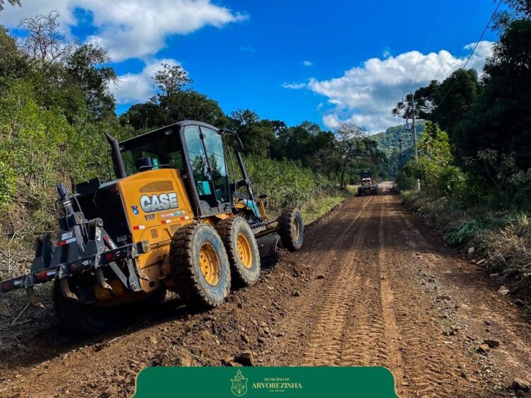 Secretaria de obras segue nos trabalhos de melhorias das estradas do interior