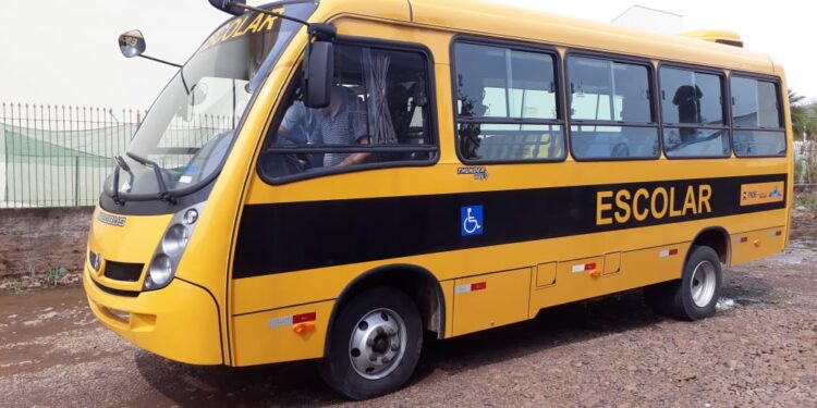Município recebe outro ônibus escolar