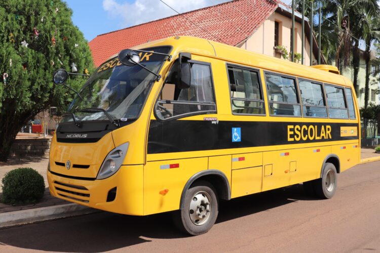 Mato Leitão: Novo ônibus escolar