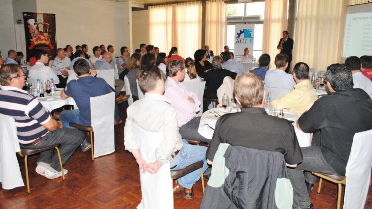 Coquetel Palestra marca posse da nova diretoria da ACI-E