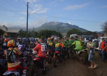 Parazitas reúne 407 trilheiros durante encontro   