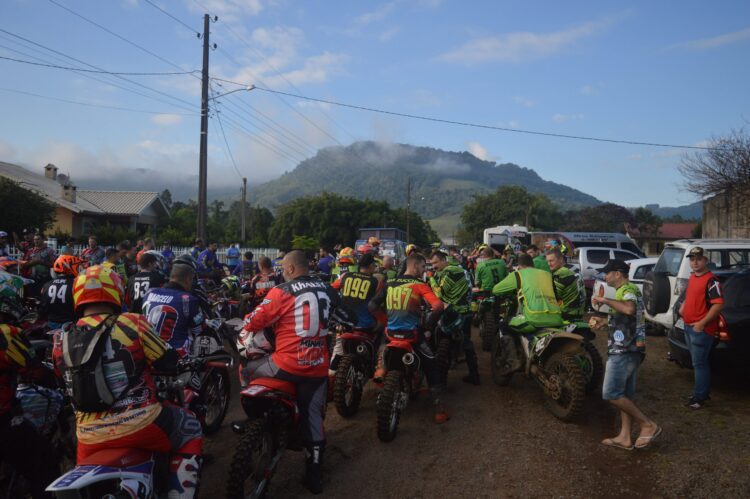 Parazitas reúne 407 trilheiros durante encontro