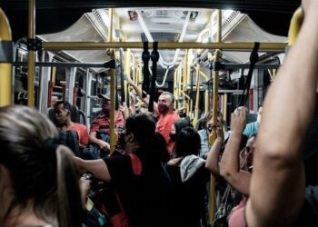 Estudo comprova transmissão da covid-19 em ambientes fechados