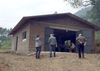 Pavilhão de Linha Cedro é entregue à comunidade