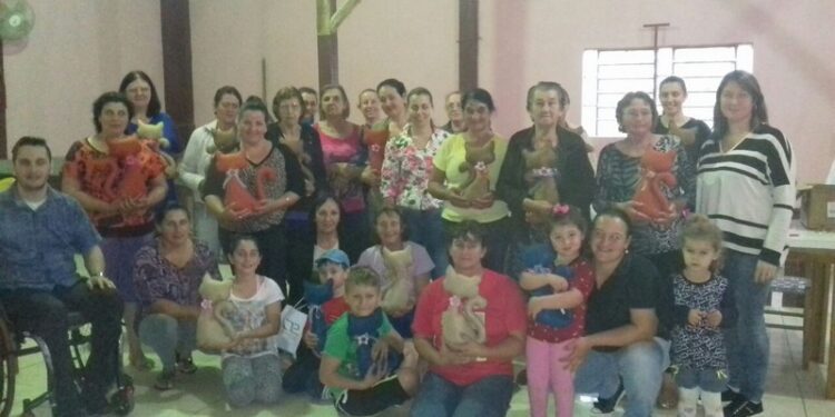 Clubes de Mães recebem curso de artesanato