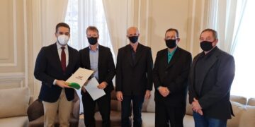 Comitiva busca recurso para asfalto comunitário