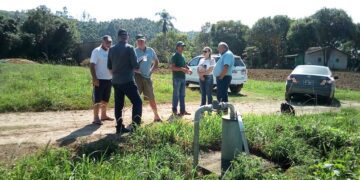 Prefeito e Secretária verificam poços artesianos