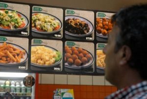 Publicidade de alimentos ultraprocessados é a principal responsável pelo aumento do consumo desses produtos na América Latina, alertam especialista (Foto: Tânia Rêgo / Arquivo Agência Brasil)