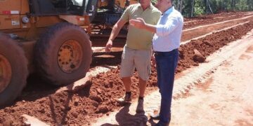 Prefeito acompanha obra de ampliação em propriedade rural