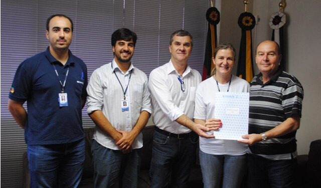 Emater de Encantado entrega relatório de atividades ao prefeito