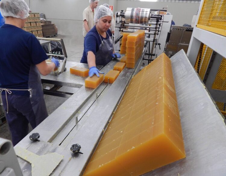 Girando Sol dá início à fabricação própria de sabão glicerina