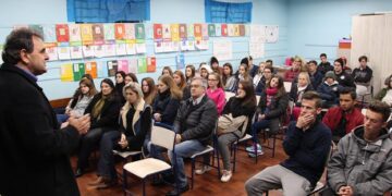 Programa qualifica os jovens do município