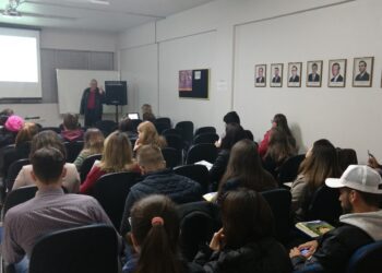 Representantes de empresas recebem orientações sobre eSocial