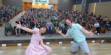 Espetáculo teatral aborda educação financeira para crianças da região