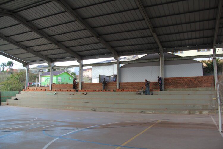 Investimentos são realizados em quadras escolares de Estrela