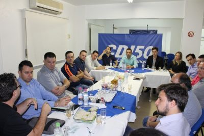 Empresários lojistas se reuniram com prefeito Marcelo Caumo na CDL Lajeado (Foto: Clarissa Jaeger)