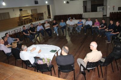 Reunião em Santa Clara do Sul contou com a presença de representantes de seis municípios (Foto: Simone Rockenbach)