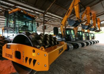 Governo de Estrela recebe rolo compactador da Secretaria de Agricultura
