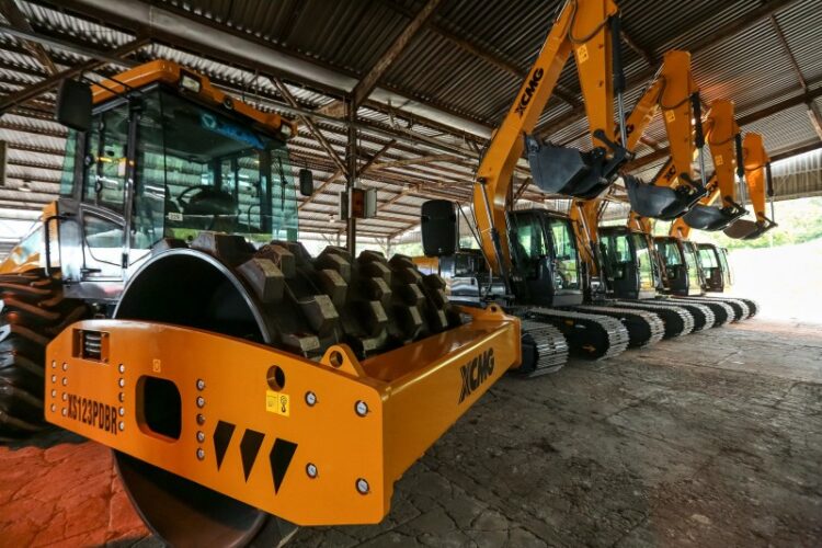 Governo de Estrela recebe rolo compactador da Secretaria de Agricultura