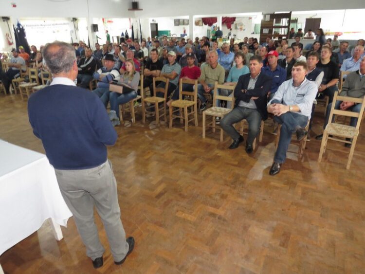 Seminário Técnico Regional de Piscicultura reúne produtores em Roca Sales