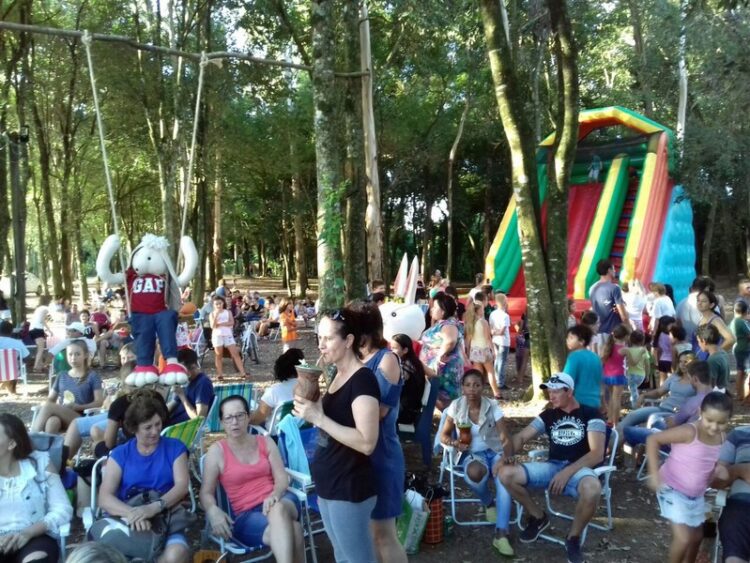 Cerca de 500 pessoas acompanharam a domingueira de show de talentos