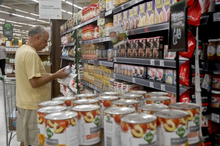 Intenção de consumo das famílias cresce 0,6% em agosto
