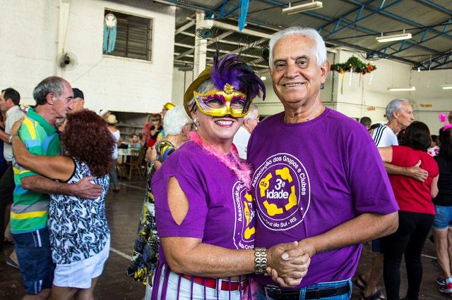 Baile de carnaval da terceira idade ocorreu na terça-feira