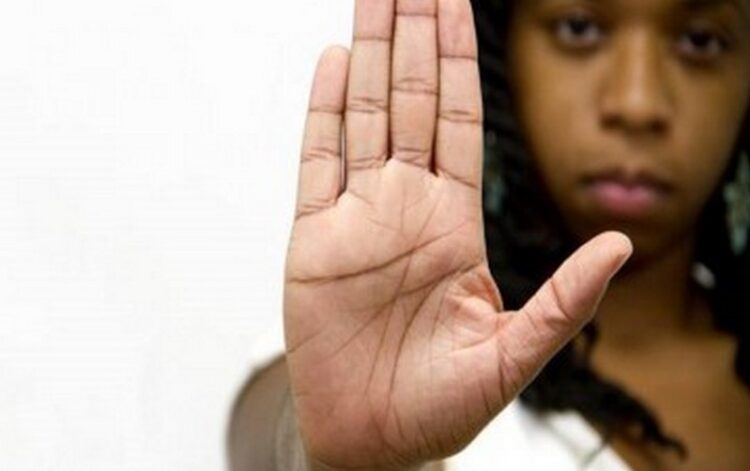 Violência contra a mulher pode ser tema de currículo escolar