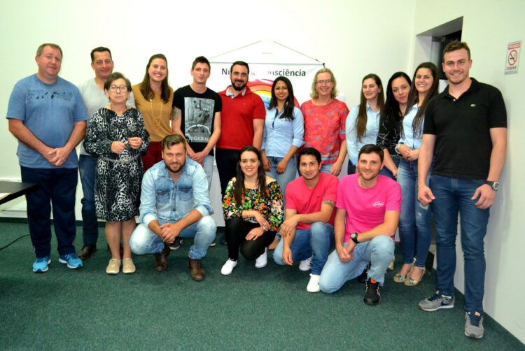 Treinamento sobre vendas qualifica setor varejista