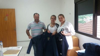 Uniformes foram entregues (Foto: Divulgação)