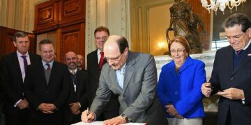 Sartori sanciona Lei da Ficha Limpa Estadual