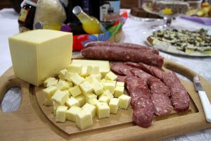 Embutidos e queijos estão entre os produtos mais procurados durante a feira na Expointer (Foto: Itamar Pelizzaro/SDR)