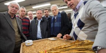Ministro da Agricultura negocia acesso de fumicultores a crédito do Pronaf