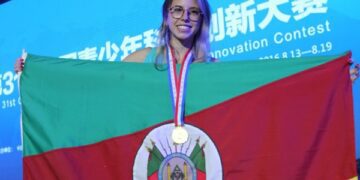 Estudante gaúcha conquista 1º lugar em feira de ciências na China