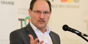 Governo incentiva permanência de brigadianos e chama inativos