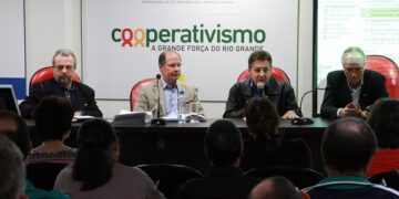 Ensino do cooperativismo reúne diretores de escolas técnicas agrícolas gaúchas