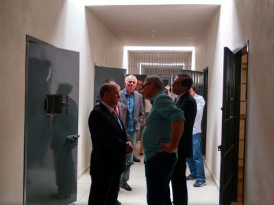 Secretário Cezar Schirmer visitiou o presídio nesta sexta-feira (14) - Foto: Claiton Silva/Ascom SSP)