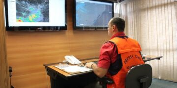 Defesa Civil alerta para risco de temporal em diversas regiões nesta sexta