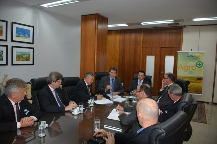 Ministério da Agricultura vai suspender importação de leite do Uruguai para averiguações