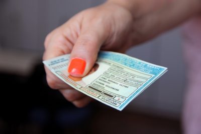 Para recuperar o direito de dirigir, os motoristas cassados devem ficar dois anos sem habilitação, fazer o curso e a prova de reciclagem, exame médico e psicológico, além da prova prática (Foto: Douglas Mafra/Detran RS)