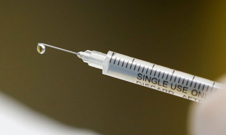 Reino Unido pode disponibilizar vacina contra covid-19 antes do Natal