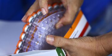 Começa distribuição de 3,2 milhões de doses da vacina contra covid-19v