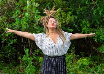 Dia da Mulher será celebrado pelo Núcleo de Cultura da Univates com show de Tati Portella