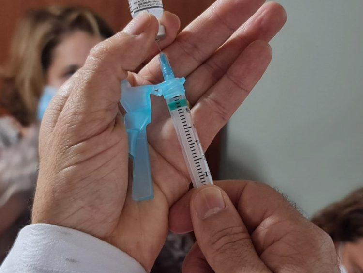 Secretaria da Saúde distribui vacina bivalente contra Covid