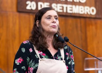 Deputada aponta graves problemas na educação no início do ano letivo