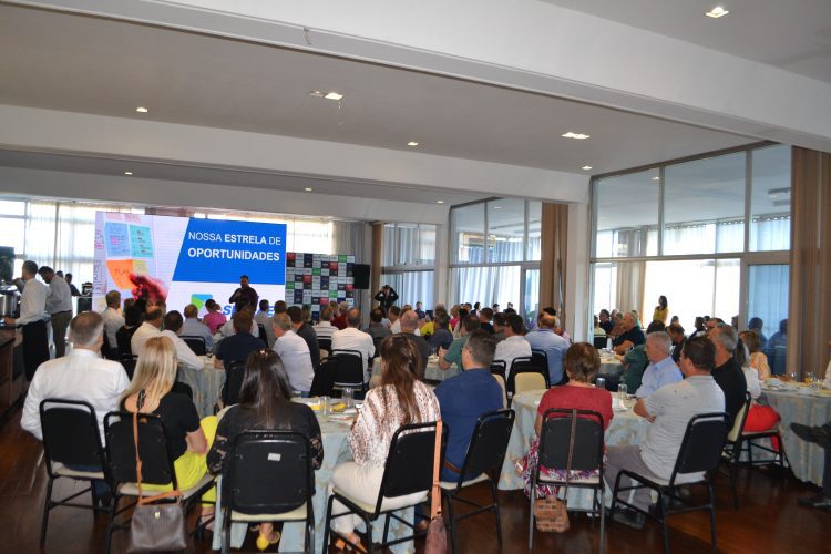 Em Café Empresarial da Cacis, Governo de Estrela apresenta oportunidades de negócios nas áreas de turismo e gastronomia