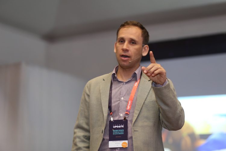 Novo comportamento do consumidor é tema da palestra de Ricardo Lemos no Reload Sindilojas Hit