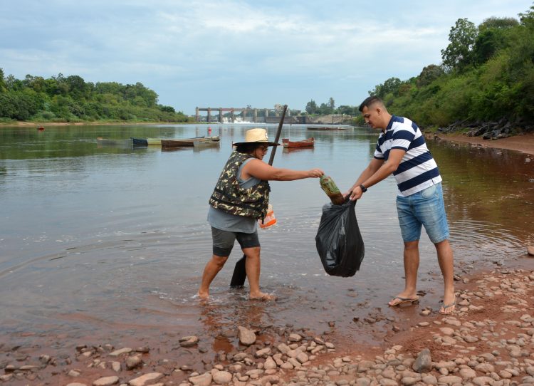 188 kg de resíduos são recolhidos das margens do rio Taquari em Bom Retiro do Sul