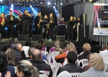 Orquestra de Candelária faz show na abertura da Expo Coqueiro