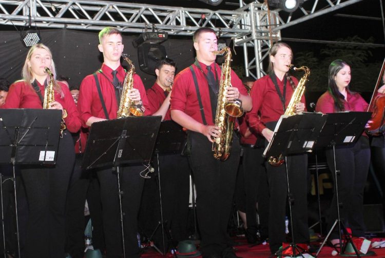 Orquestra de Candelária: show que diverte e emociona o público